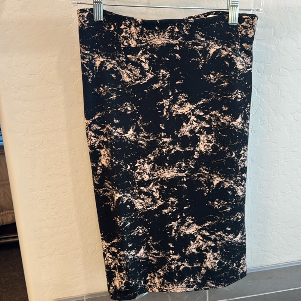 H&M pencil skirt, stretchy and comfy. Size medium